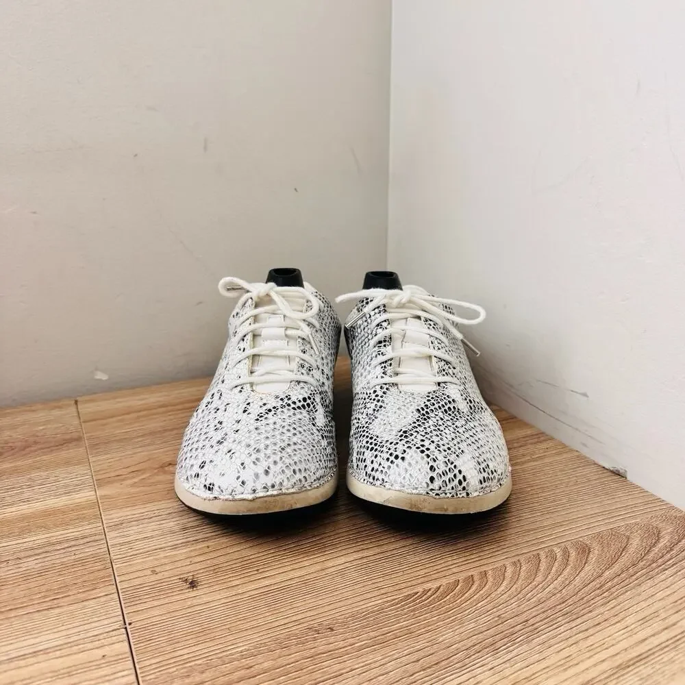 Alegria Essence Posh Silver lace-up sneakers Snake Print Women’s Size 6